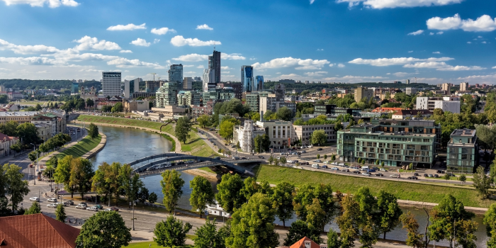 DARBAS VILNIUJE: kur lengviausia rasti darbą ir ko iš tikrųjų tikisi darbdaviai?